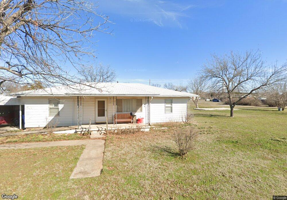 705 NW Pine Ave, Cache, OK 73527 - photo 1