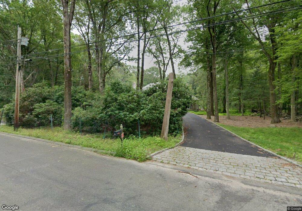 158 Twin Lanes Rd, Fairfield, CT 06824 - photo 1