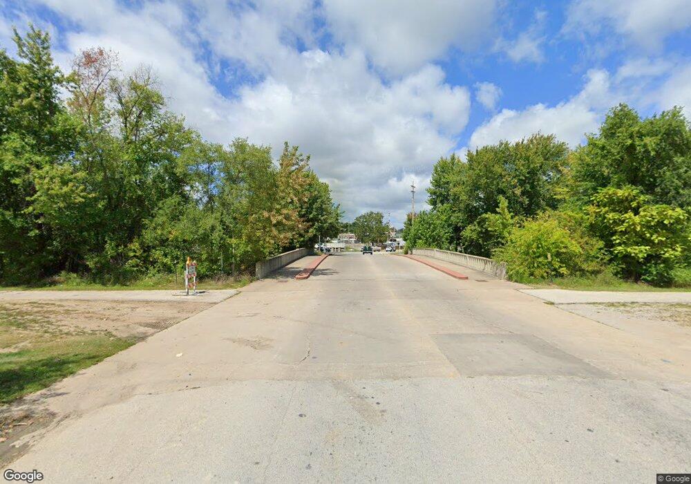 813 S Main St, Hannibal, MO 63401 - photo 1