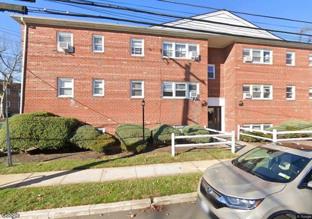133 Dubois Ave unit a 7, Valley Stream, NY 11581 - photo 1