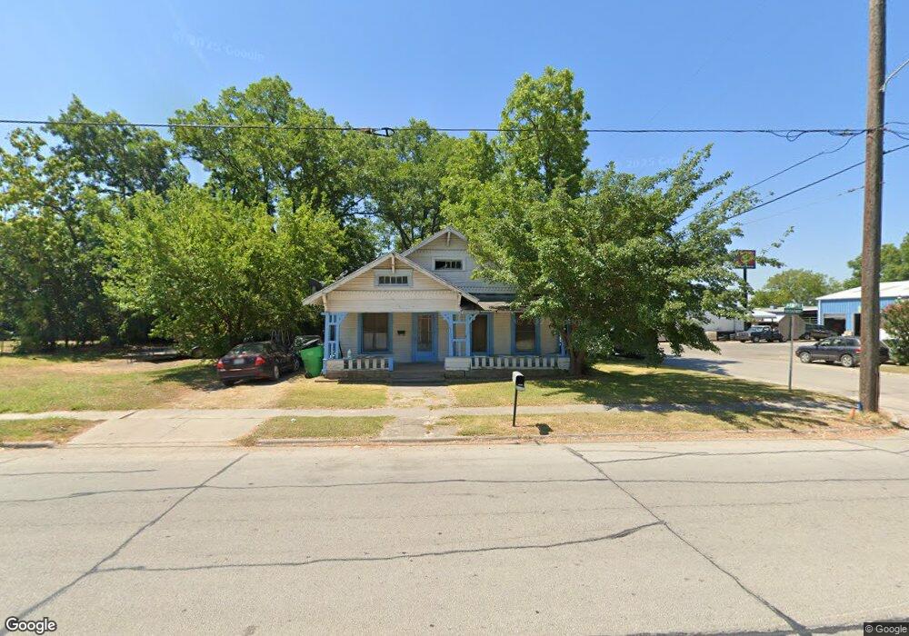 420 W Broadway St, Gainesville, TX 76240 - photo 1