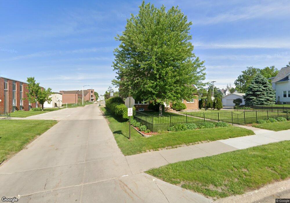 2125 J St SW, Cedar Rapids, IA 52404 - photo 1