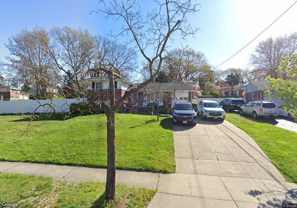 1 Yates Ave, ComMacK, NY 11725 - photo 1
