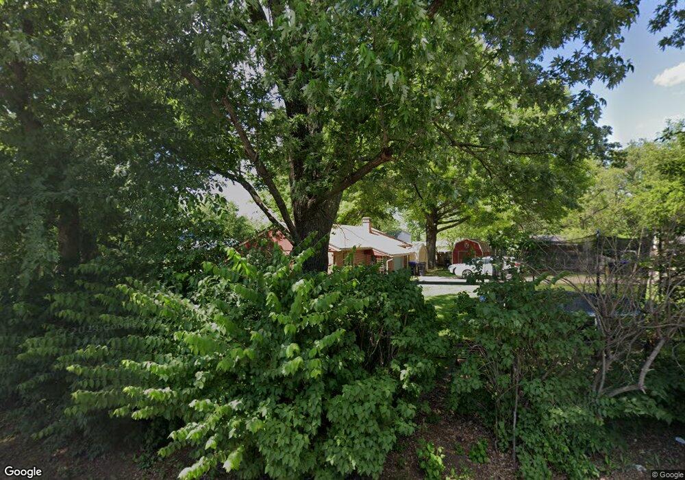 122 SW Sanneman Dr, Topeka, KS 66609 - photo 1