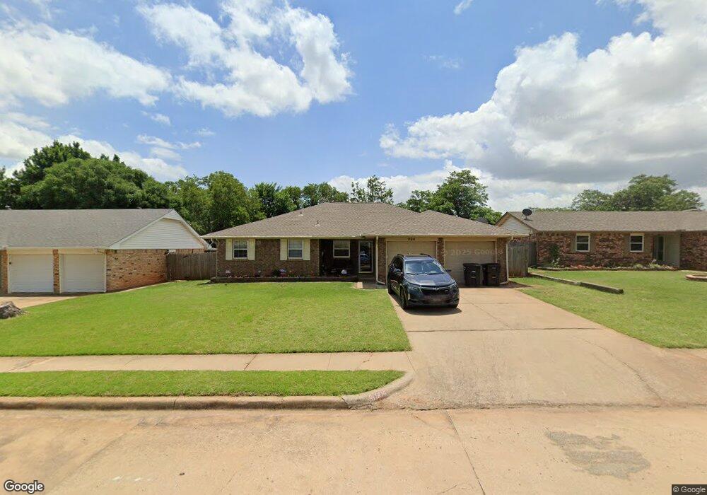904 E Hills Dr, Moore, OK 73160 - photo 1