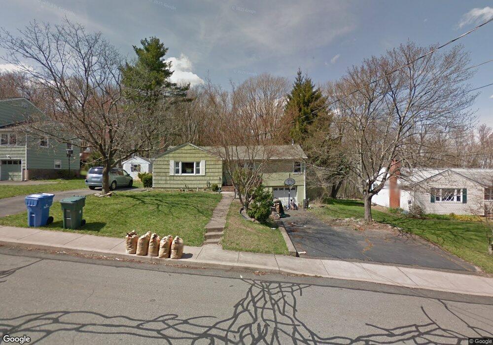 54 Arnott Rd, Manchester, CT 06040 - photo 1