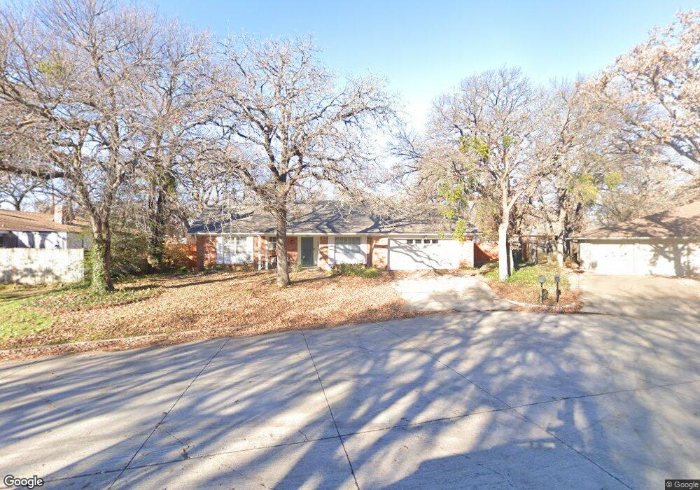 705 Queens Ct, Bedford, TX 76021 - photo 1