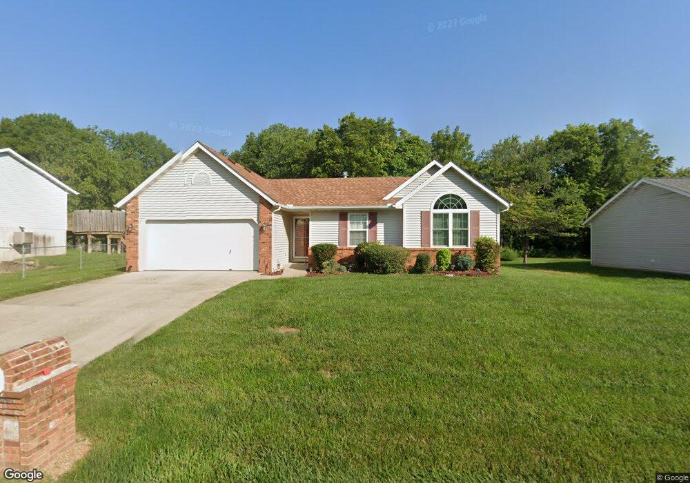 2320 Holiday Ln, Maryville, IL 62062 - photo 1