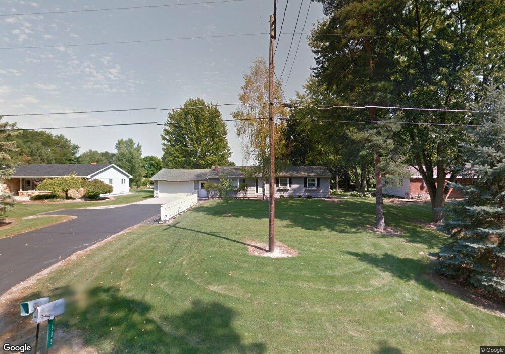 1585 S Beyer Rd, Saginaw, MI 48601 - photo 1