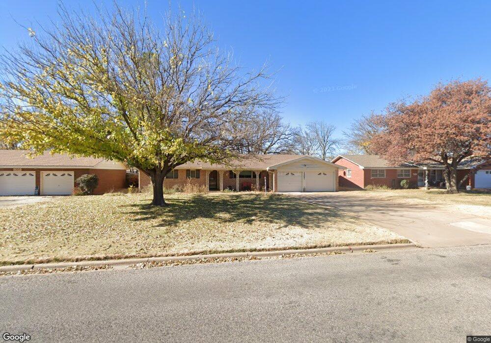 1307 Ennis St, Plainview, TX 79072 - photo 1