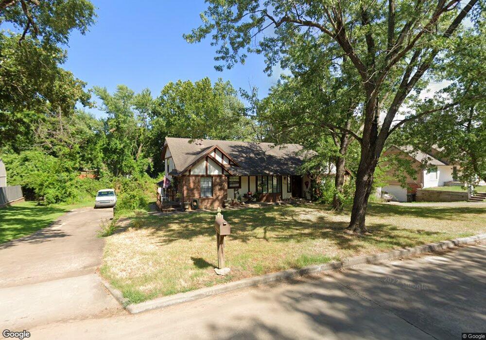 1028 N Douglas Dr, Claremore, OK 74017 - photo 1