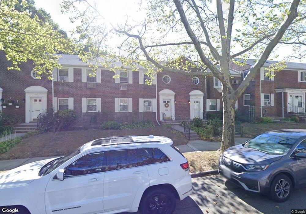 77-8 247th St unit 1st floor, Queens, NY 11426 - photo 1