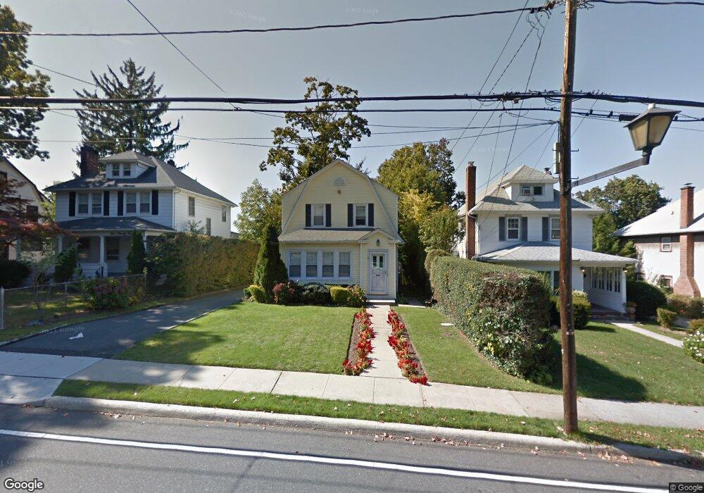 126 Hampshire Rd, Great Neck, NY 11023 - photo 1