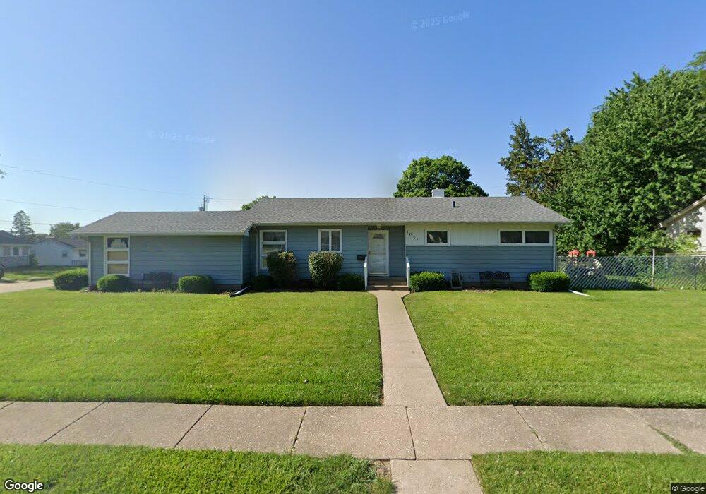 1805 W 38th St, Davenport, IA 52806 - photo 1
