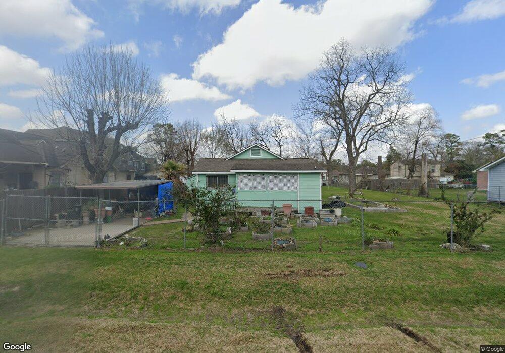621 Warner St, Houston, TX 77022 - photo 1