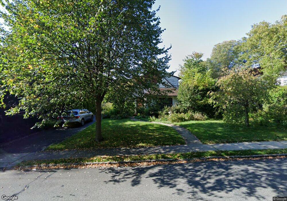 3 Dunster Rd, Great Neck, NY 11021 - photo 1