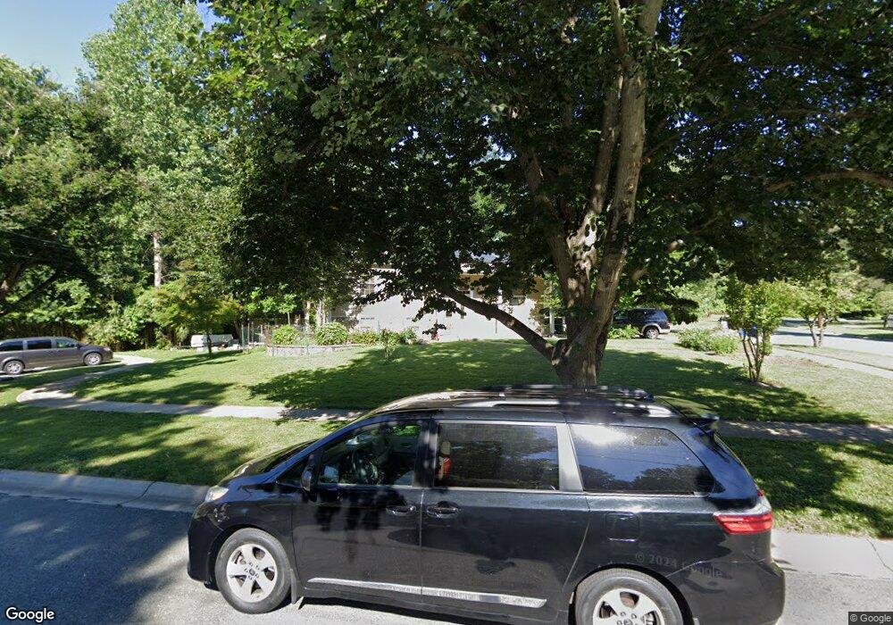 13100 Burlwood Dr, Rockville, MD 20853 - photo 1