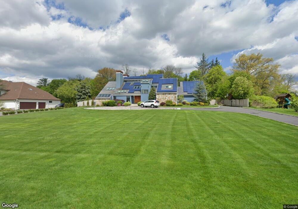 10 Tanglewood Rd, Pleasantville, NY 10570 - photo 1