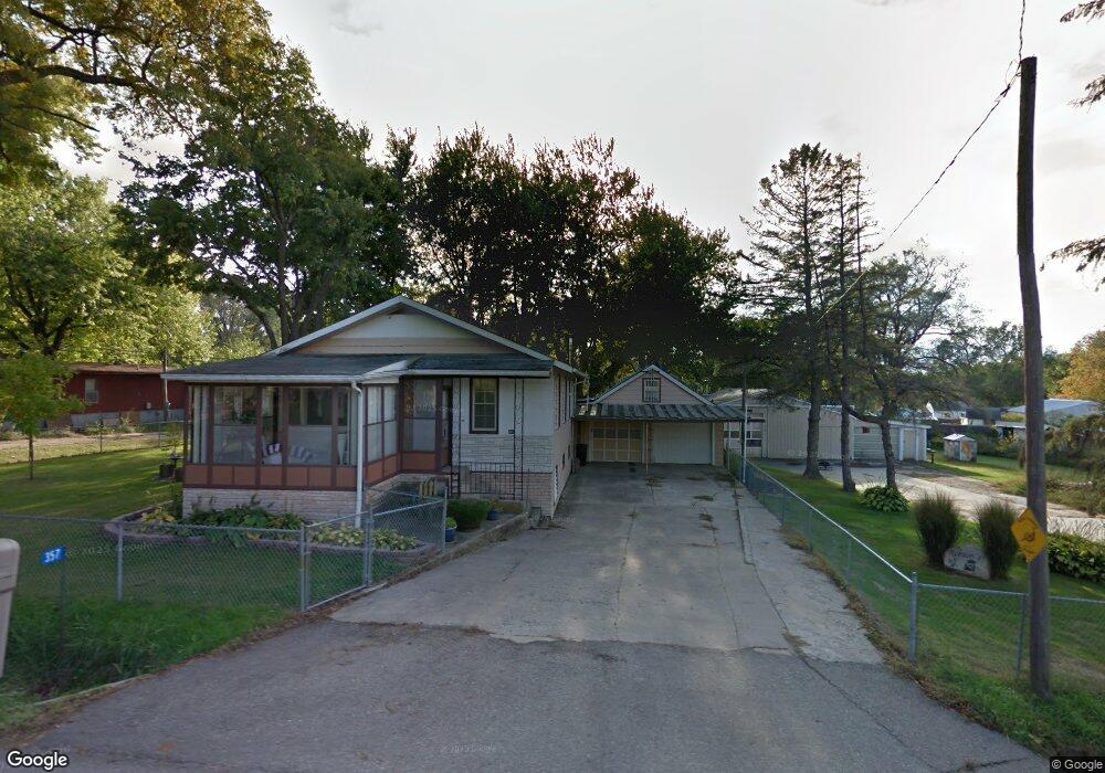 357 Hickory St, Newton, IA 50208 - photo 1