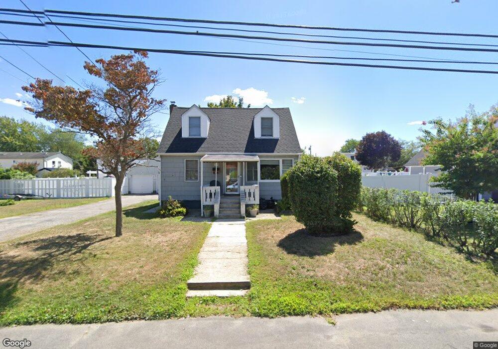 319 4th St, Lindenhurst, NY 11757 - photo 1