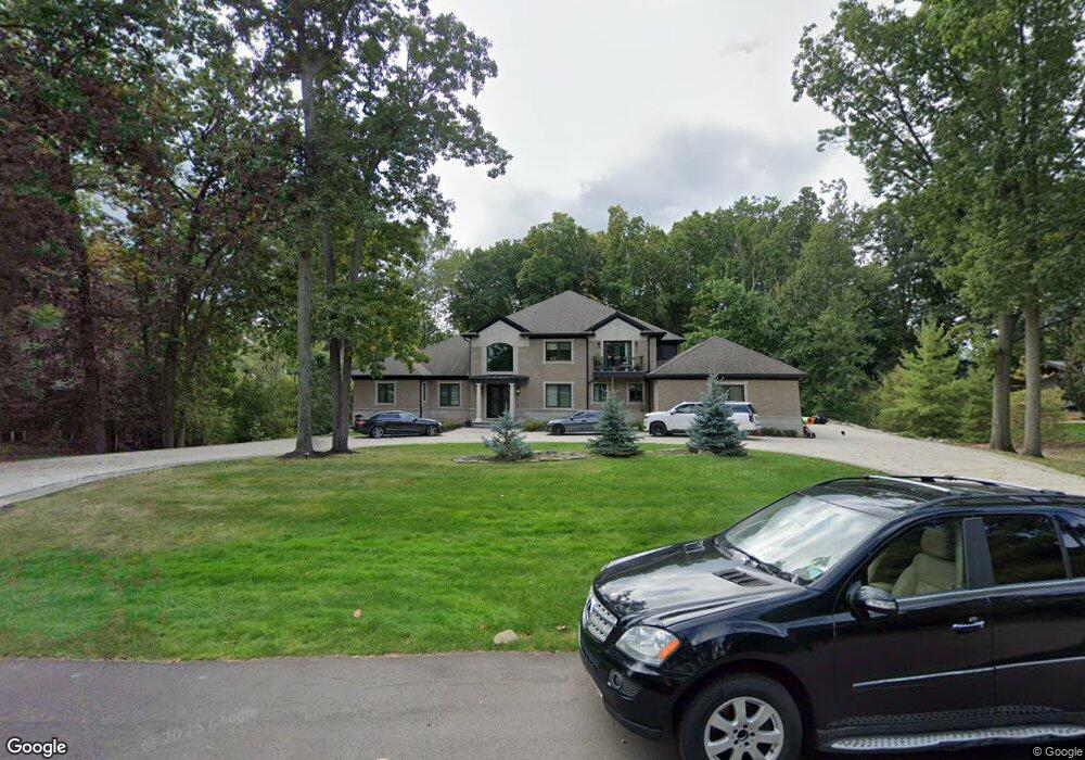 1911 Wakerobin Dr, Bloomfield Hills, MI 48302 - photo 1