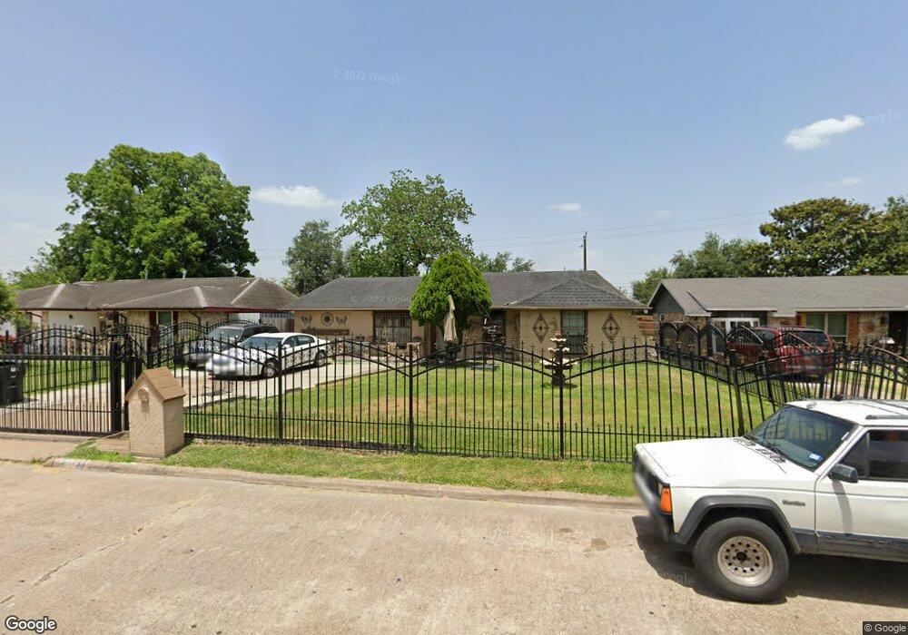 8338 Whitecastle Ln, Houston, TX 77088 - photo 1