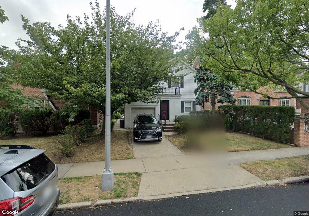 7315 196th St, Fresh Meadows, NY 11366 - photo 1