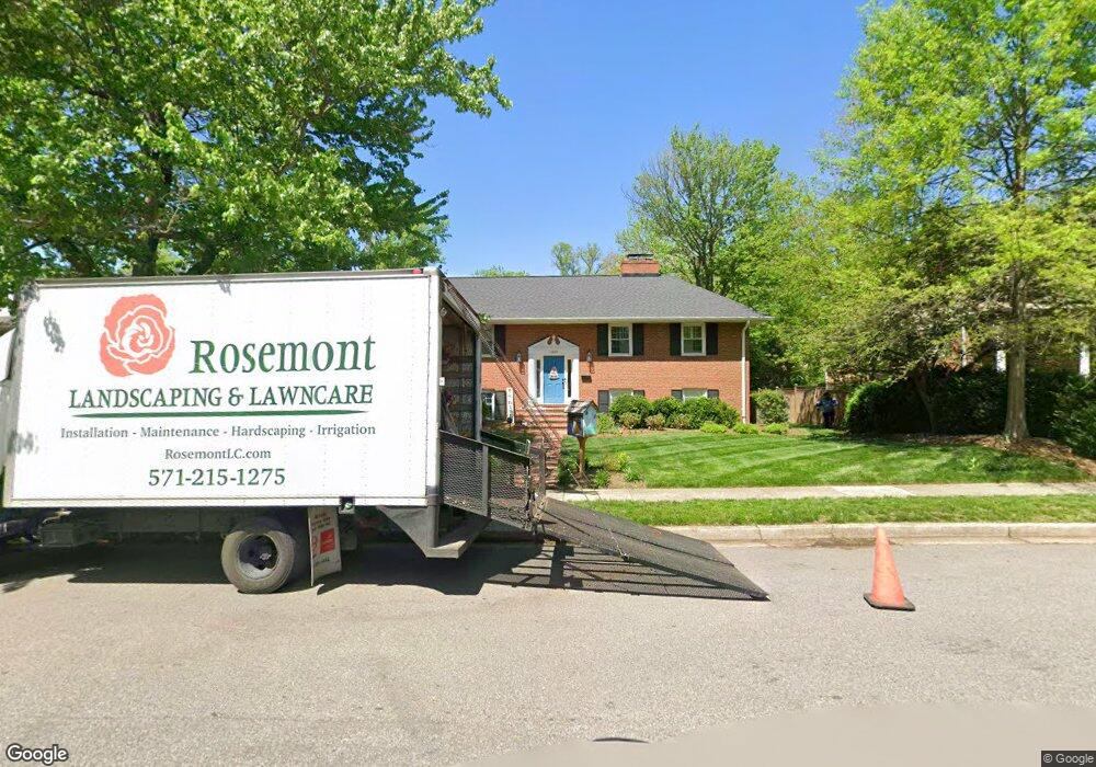 1000 Emerald Dr, Alexandria, VA 22308 - photo 1