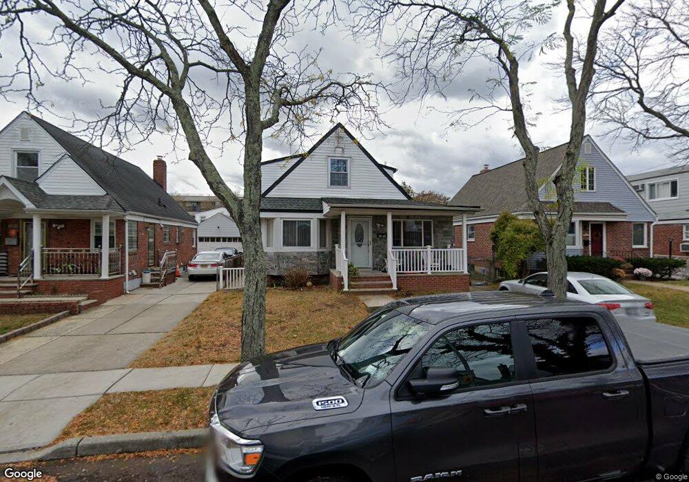 8116 258th St, Glen Oaks, NY 11004 - photo 1