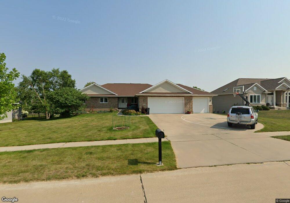 6802 Choctaw Ridge Rd NE, Cedar Rapids, IA 52411 - photo 1