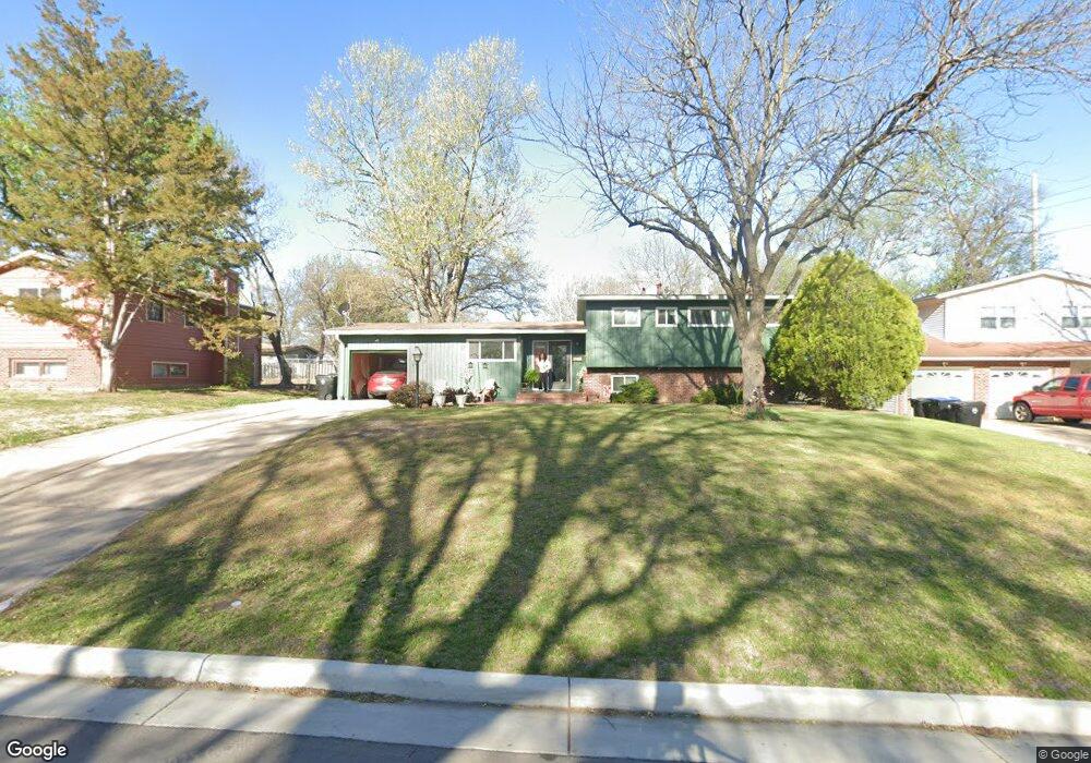 2907 SW Hillcrest Rd, Topeka, KS 66614 - photo 1