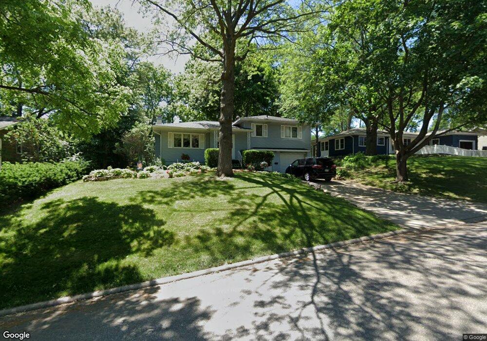 1016 W 14th St, Cedar Falls, IA 50613 - photo 1