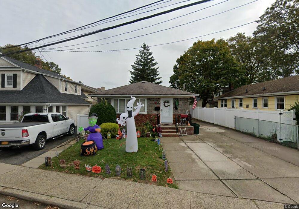 308 Courthouse Rd, Franklin Square, NY 11010 - photo 1