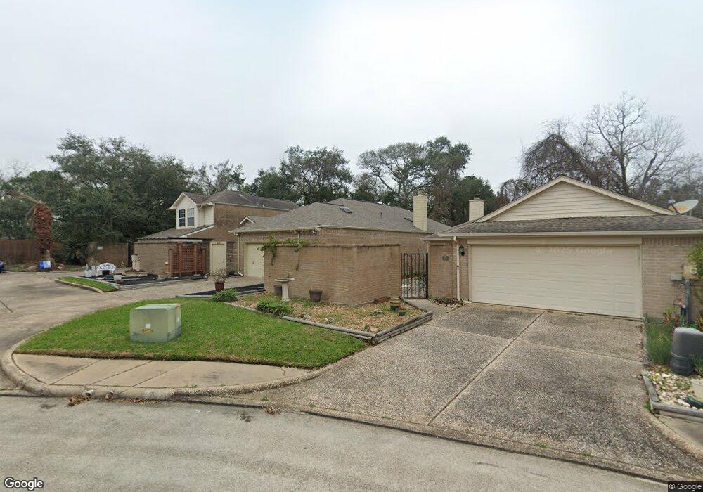 504 Towne Ct, Alvin, TX 77511 - photo 1