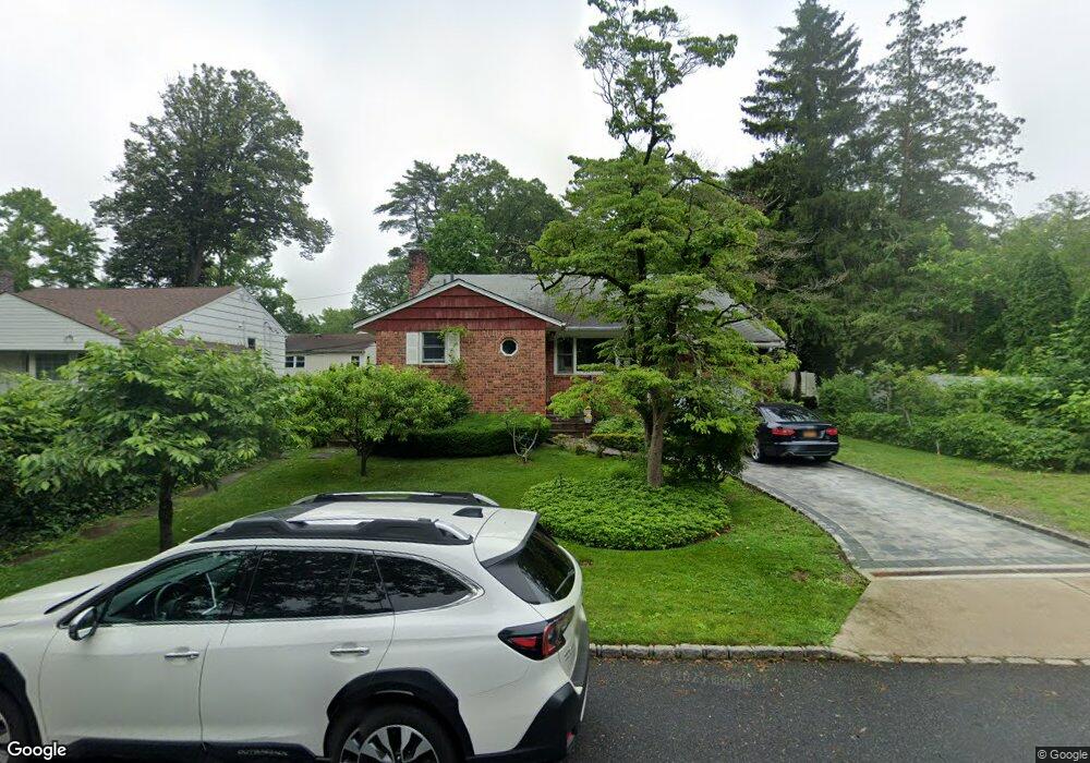 21 Crescent Rd, Great Neck, NY 11021 - photo 1