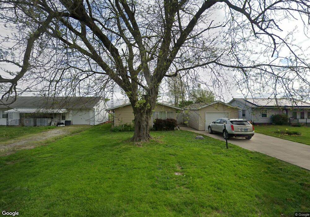 1626 Pekin St, Lincoln, IL 62656 - photo 1