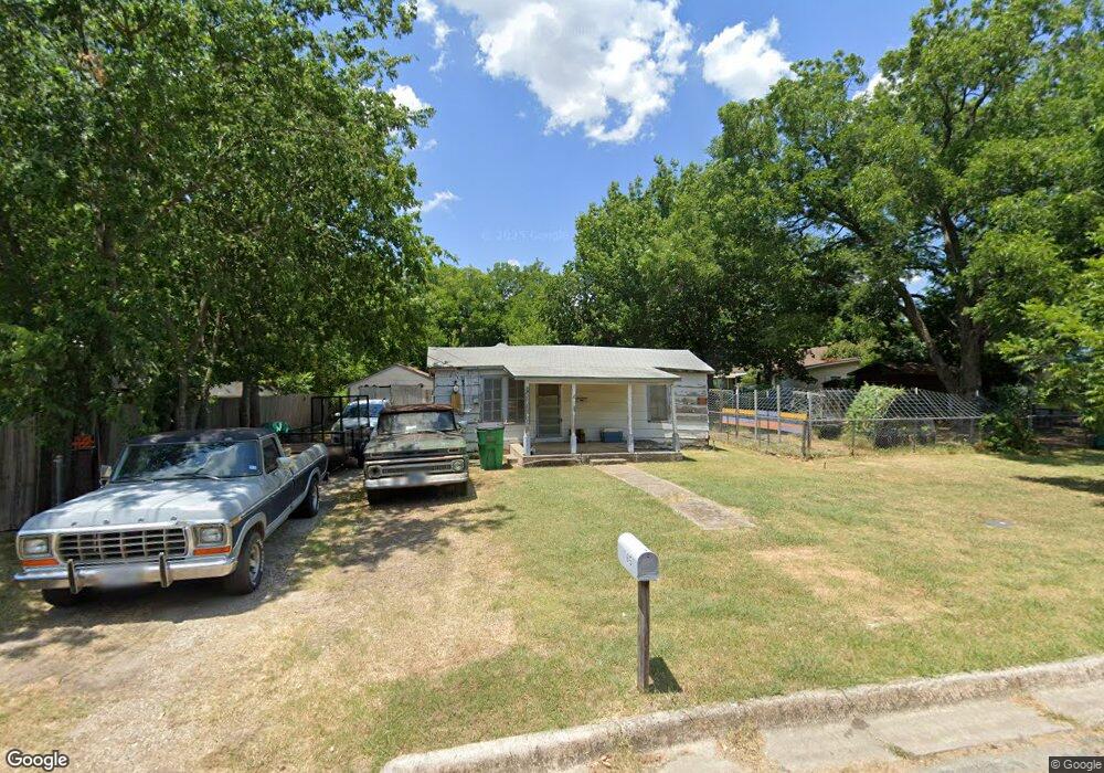 615 Cunningham St, Gainesville, TX 76240 - photo 1