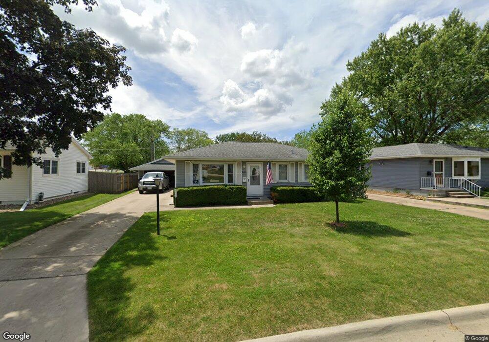 2213 Sunnyside Cir, Cedar Falls, IA 50613 - photo 1