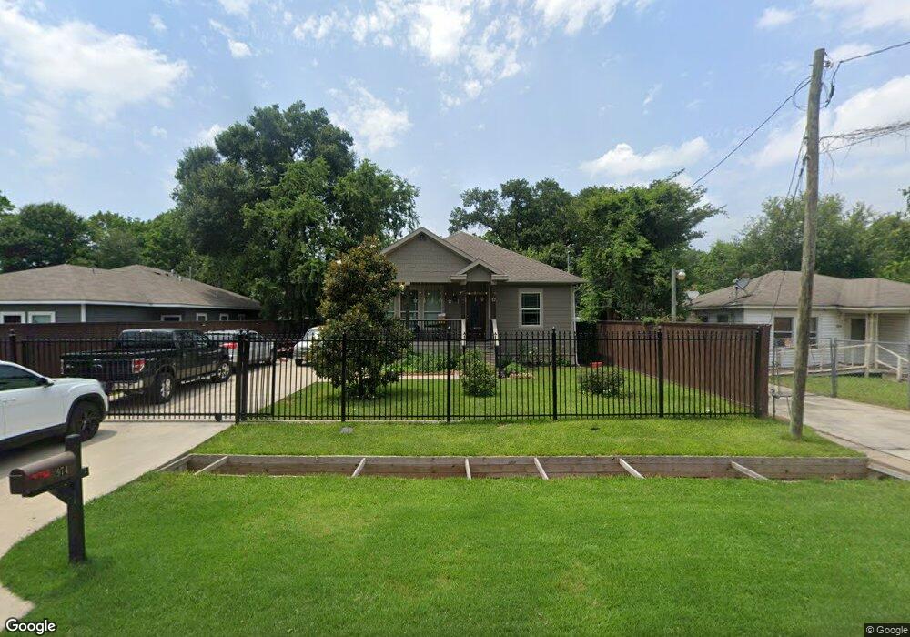 974 South Ln, Houston, TX 77088 - photo 1
