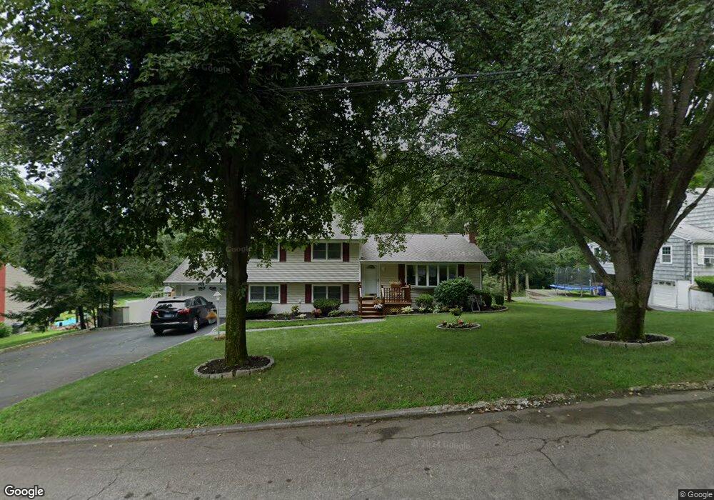 221 Weeping Willow Ln, Fairfield, CT 06825 - photo 1