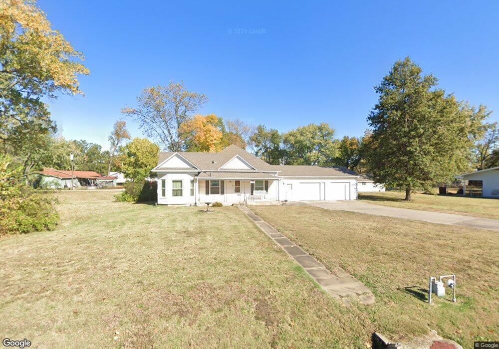 1005 E 4th St, Altamont, KS 67330 - photo 1