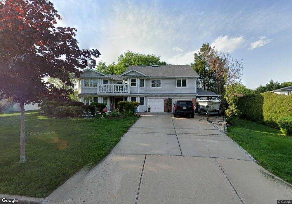 14 Candy Ln, ComMacK, NY 11725 - photo 1