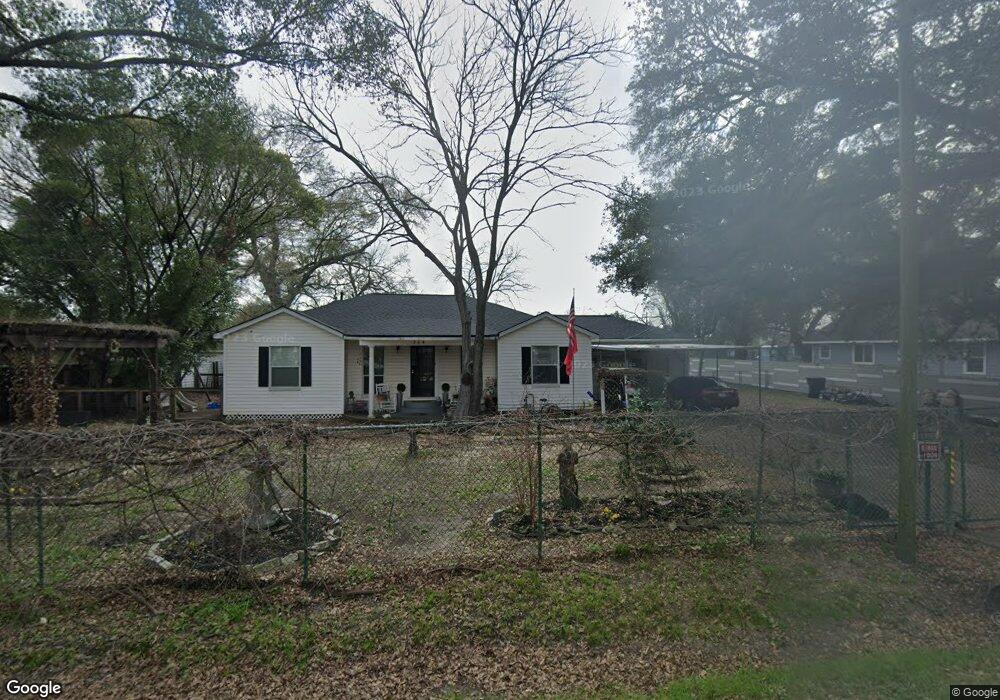 204 Feuhs Ln, Houston, TX 77022 - photo 1