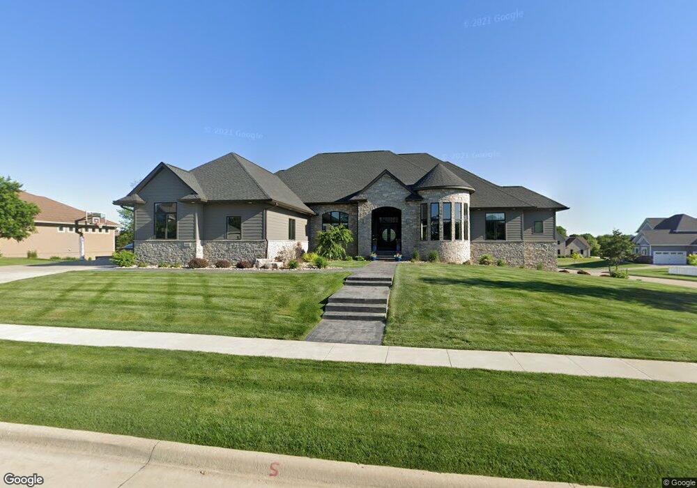 3006 Pendleton Dr, Cedar Falls, IA 50613 - photo 1