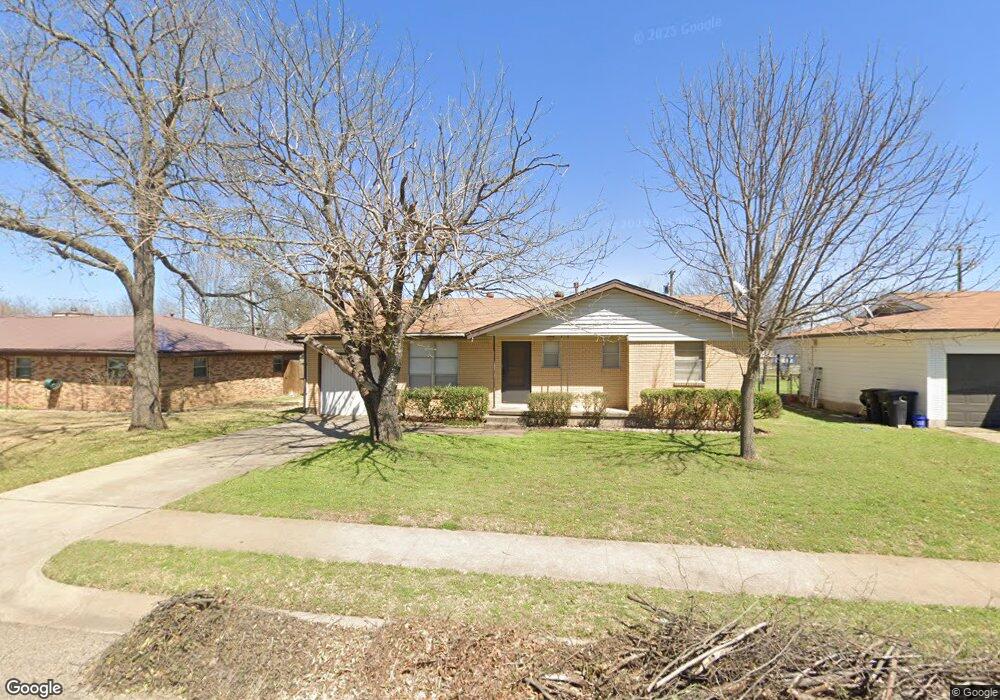 1211 S Ridgeway Dr, Cleburne, TX 76033 - photo 1