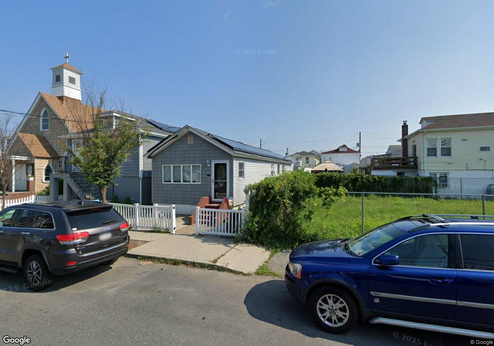 10 Noel Rd, Broad Channel, NY 11693 - photo 1