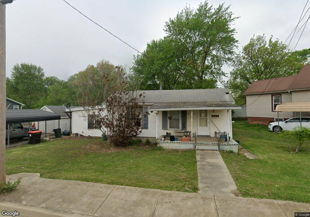 599 S Elm St, Lincoln, IL 62656 - photo 1
