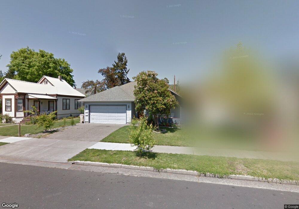 412 NW C St, Grants Pass, OR 97526 - photo 1