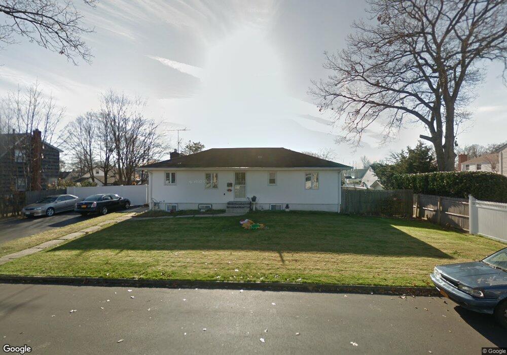 210 Florida Ave, Copiague, NY 11726 - photo 1