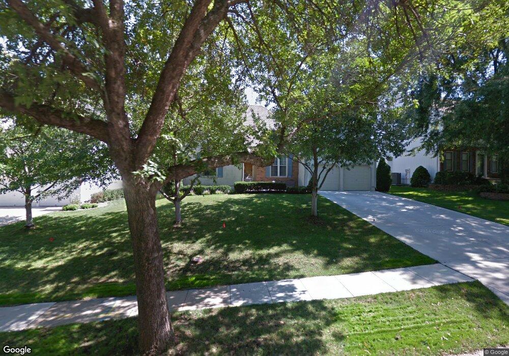 8405 Acuff Ln, Lenexa, KS 66215 - photo 1